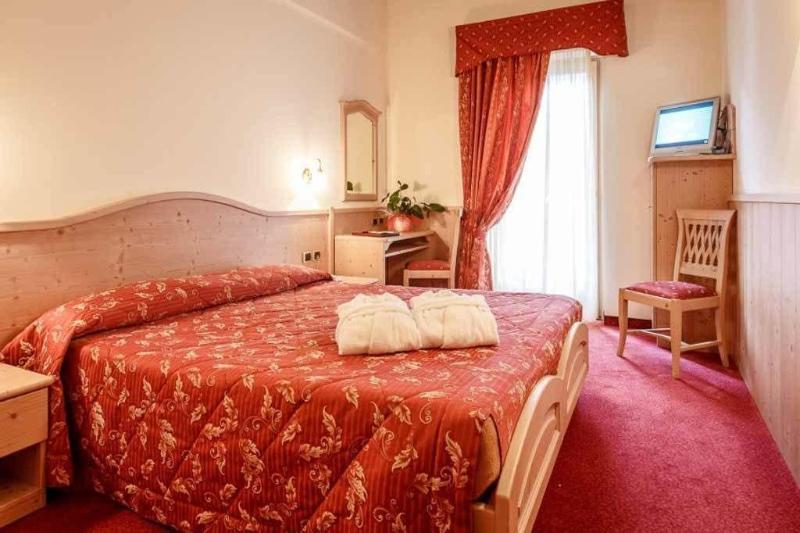 Beverly Alps Hotel & Spa ปินโซโล ภายนอก รูปภาพ
