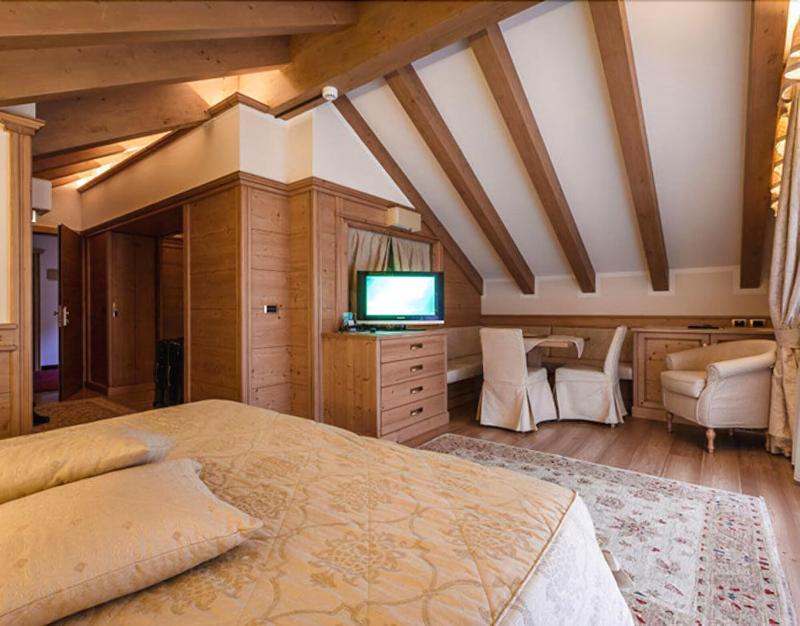 Beverly Alps Hotel & Spa ปินโซโล ภายนอก รูปภาพ