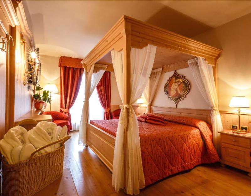 Beverly Alps Hotel & Spa ปินโซโล ภายนอก รูปภาพ