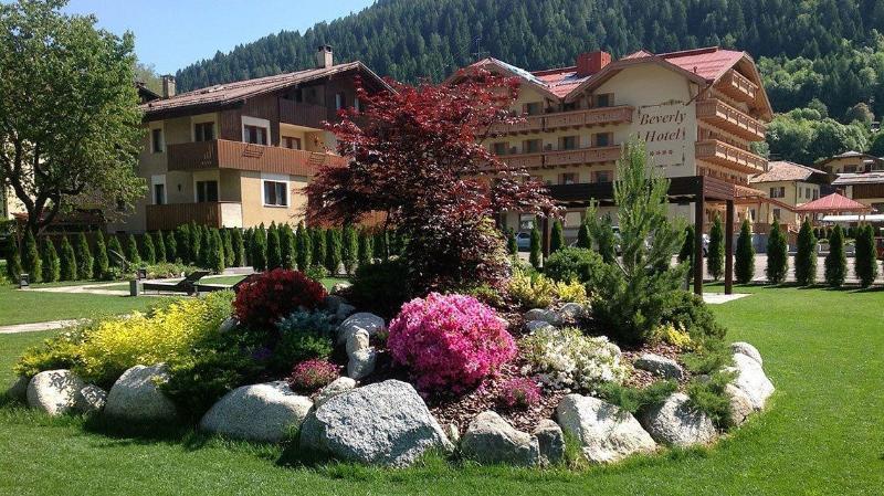 Beverly Alps Hotel & Spa ปินโซโล ภายนอก รูปภาพ