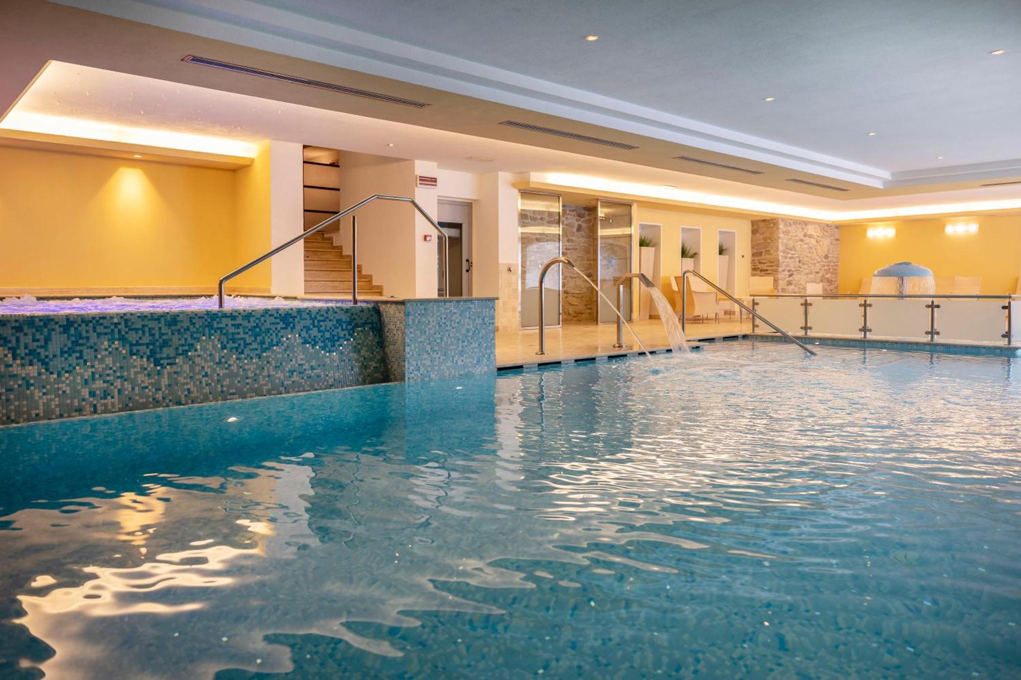 Beverly Alps Hotel & Spa ปินโซโล ภายนอก รูปภาพ