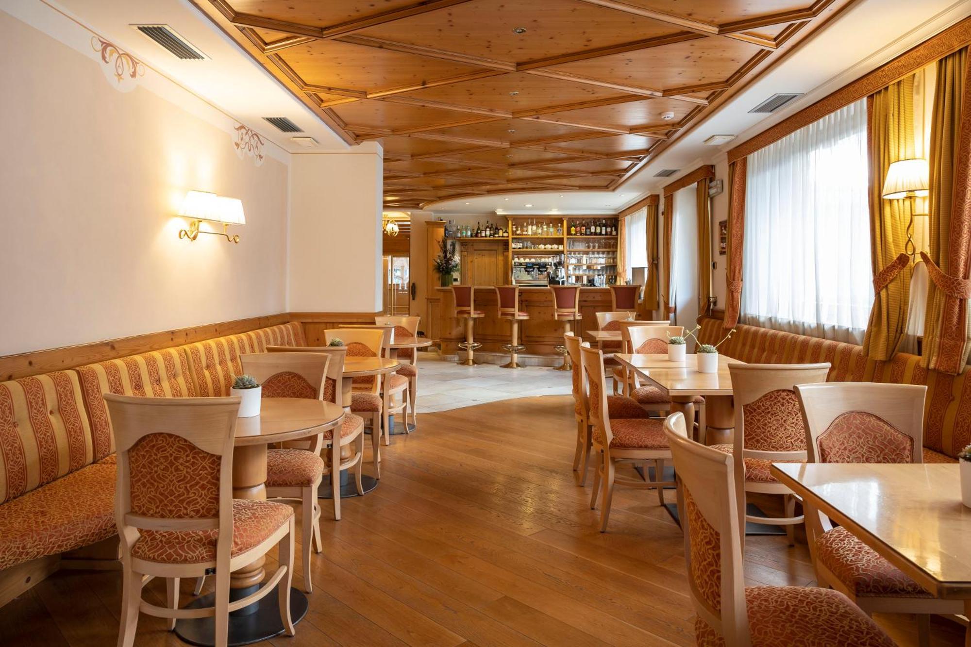 Beverly Alps Hotel & Spa ปินโซโล ภายนอก รูปภาพ