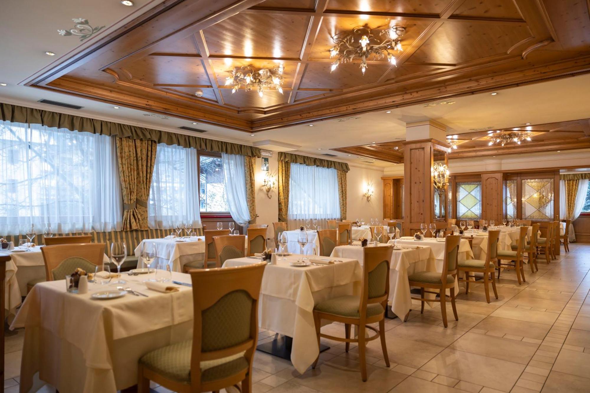 Beverly Alps Hotel & Spa ปินโซโล ภายนอก รูปภาพ