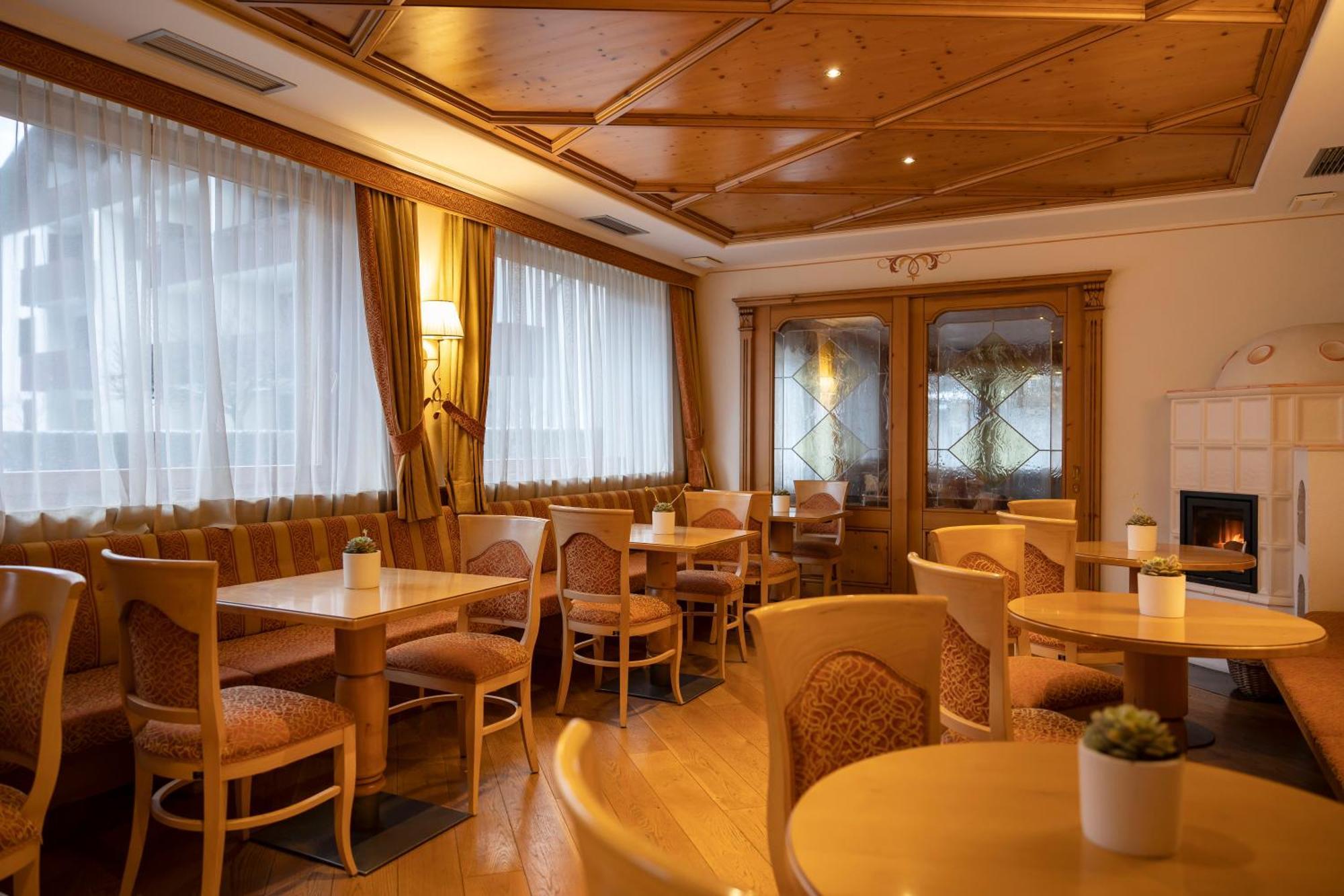 Beverly Alps Hotel & Spa ปินโซโล ภายนอก รูปภาพ