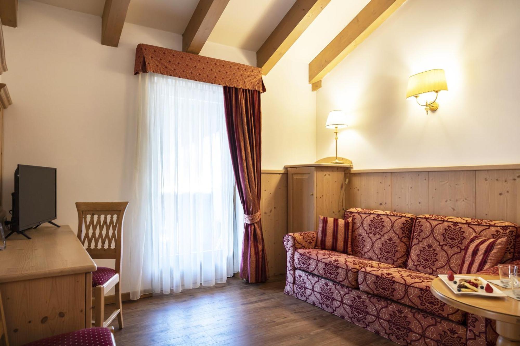 Beverly Alps Hotel & Spa ปินโซโล ภายนอก รูปภาพ