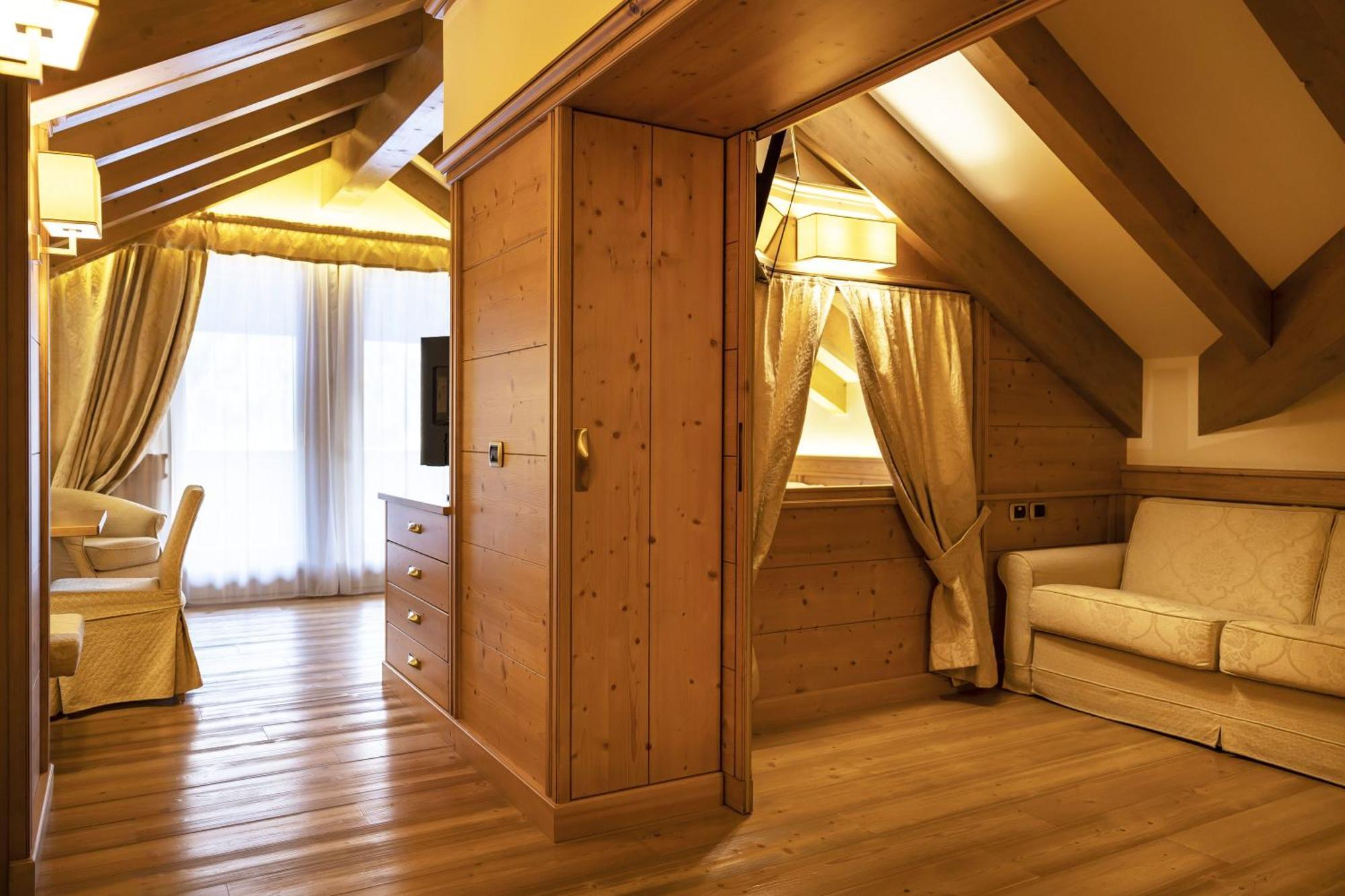 Beverly Alps Hotel & Spa ปินโซโล ภายนอก รูปภาพ