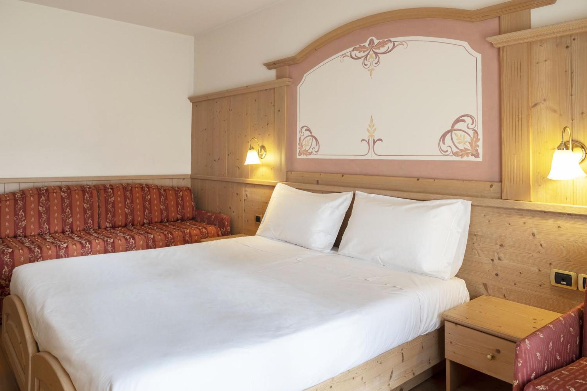 Beverly Alps Hotel & Spa ปินโซโล ภายนอก รูปภาพ